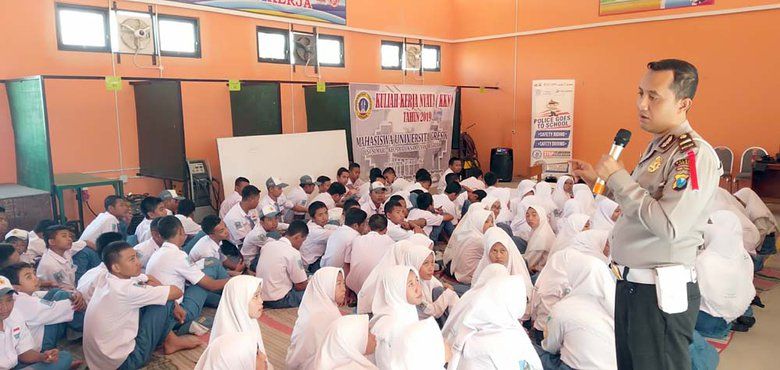 Dominasi Kecelakaan, Dikyasa Polres Gresik Edukasi Pelajar SMKN1 Duduksampean