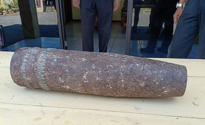 Warga Probolinggo Temukan Proyektil Meriam&nbsp;di Bukit Pasembon