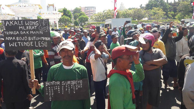 Ratusan Pengemudi Bentor Berdemo Minta Payung Hukum