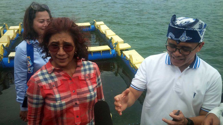 Susi Pudjiastuti Ancam Tenggelamkan Kapal Pembuang Sampah Platik di Laut