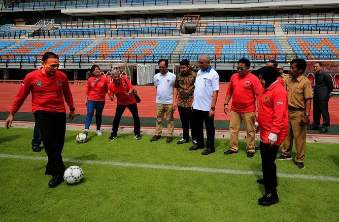 Risma Paparkan Renovasi GBT Jelang Piala Dunia U-20