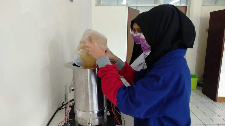 Mahasiswa Brawijaya Bikin Kertas dari Limbah Biomassa Pertanian