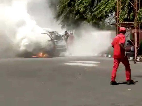 Minibus Ludes Terbakar di SPBU Clarak Probolinggo