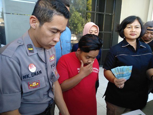 Penjual Bakso di Kediri Jual Istrinya untuk Prostitusi <em>Swinger</em>