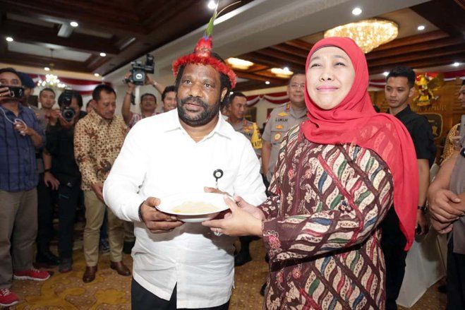 Diplomasi Papeda ala Khofifah Meredam Gejolak Papua