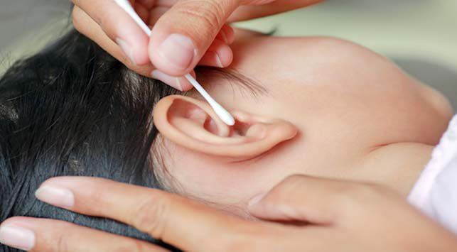 Bahayanya Membersihkan Telinga dengan <em>Cotton Bud</em>
