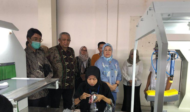 Kunjungi Sentra Alas Kaki Kota Mojokerto, Dirjen IKMA Kemenperin Cek Bantuan Mesin Perajin Sepatu