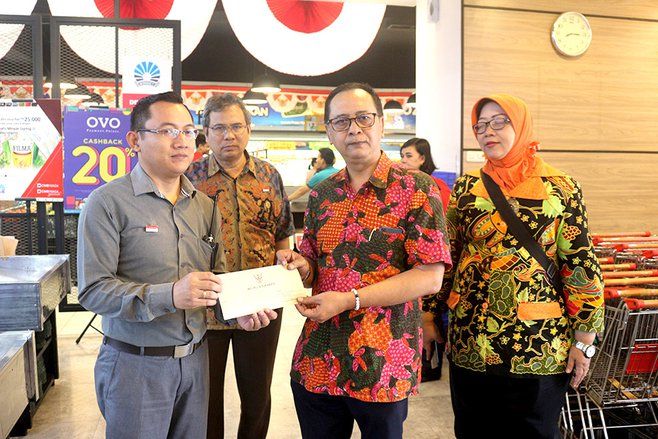 Pelaku Usaha di Surabaya Dilarang Menggunakan Kantong Plastik