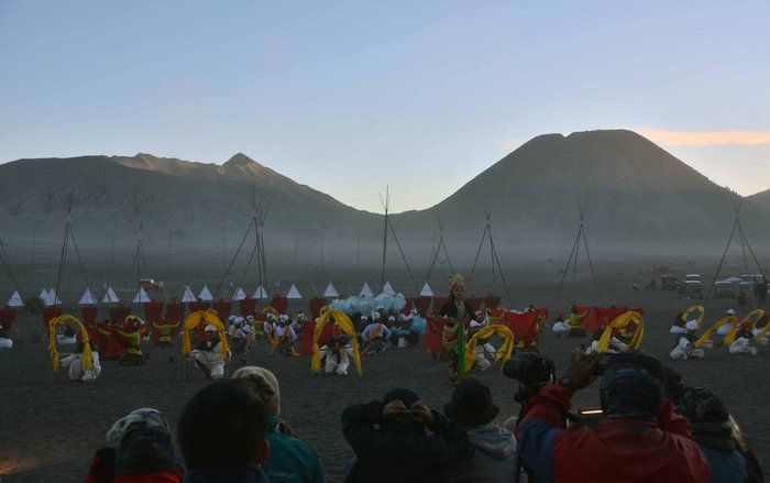 Eksotika Bromo Sambut Yadnya Kasada 2019