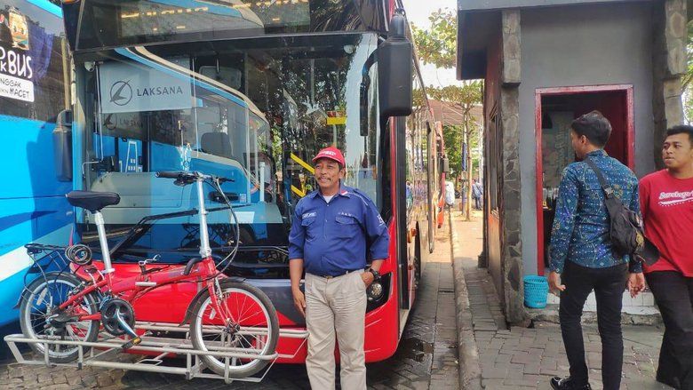 Suroboyo Bus Kini Dilengkapi Rak "Parkir" Sepeda