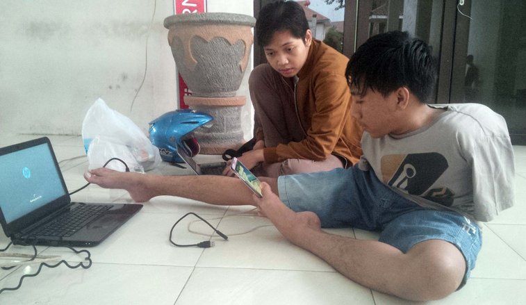 Kisah Wahyu, Raih Gelar Sarjana Komputer Tanpa Kedua Tangan