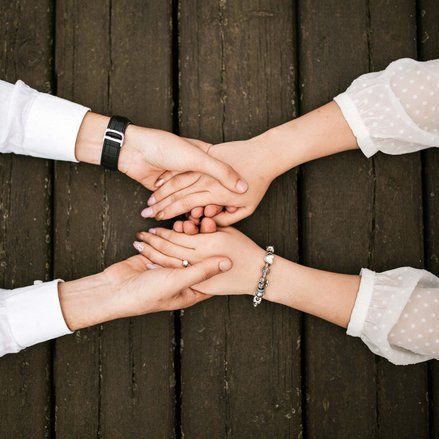 Memegang Tangan Pasangan Baik untuk Jantung