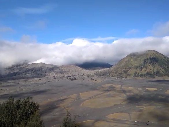 Muncul Suara Gemuruh dan Aliran Lahar Dingin di Bromo