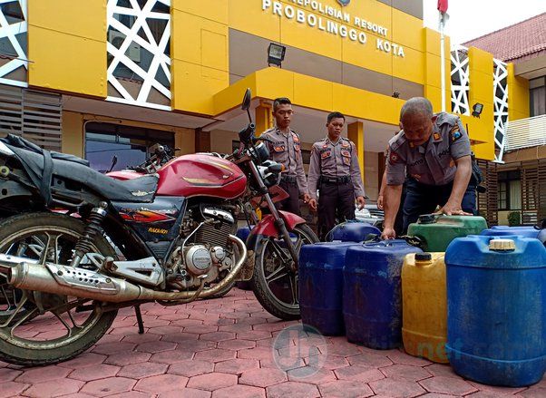 Sabhara Polres Probolinggo Kota Amankan Empat Terduga Penimbun BBM