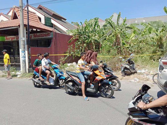 Ibu dan Anak Ditemukan Tidak Bernyawa di Semak-Semak Perumahan Pepelegi