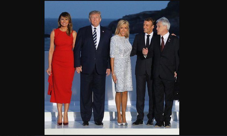 Gaun Merah Merona Melania Trump Dibanderol Rp34 Juta