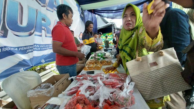 Pemprov Jatim Redam Lonjakan Harga Sembako lewat Pasar Murah
