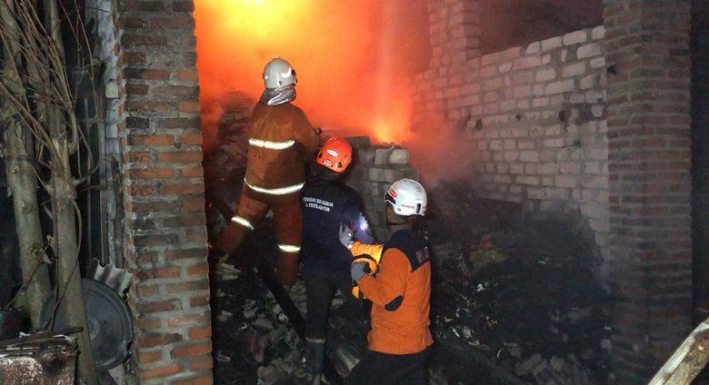 Pabrik Tahu di Mojokerto Ludes Terbakar, Kerugian Hingga Ratusan Juta Rupiah