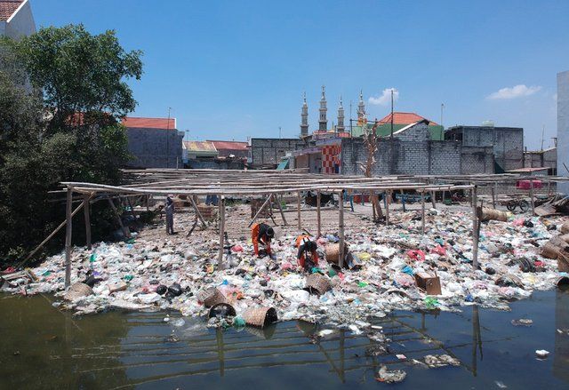 Penelitian Mahasiswa UTM: Mikroplastik di Selat Madura Buktikan Masalah Sampah Belum Selesai