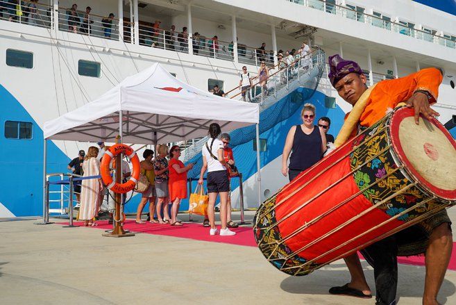Giliran Kapal Pesiar AIDAvita Kunjungi Lombok