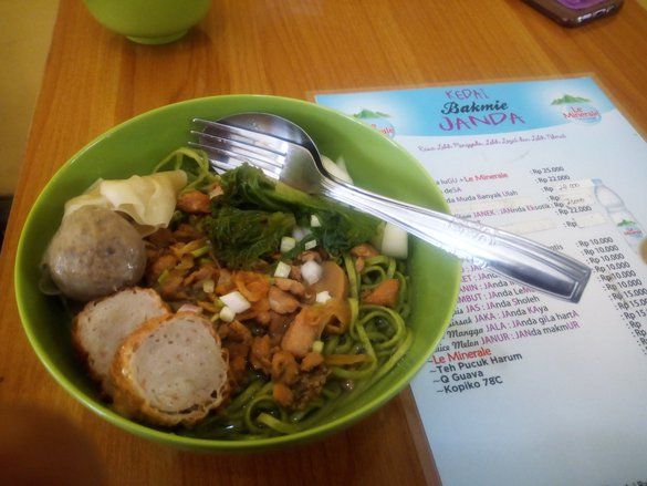 Lezatnya Bakmi “Janda Muda Banyak Ulah” di Surabaya