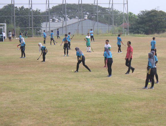 Persiapan Hoki Putri Gresik Terganggu Buruknya Kondisi Lapangan