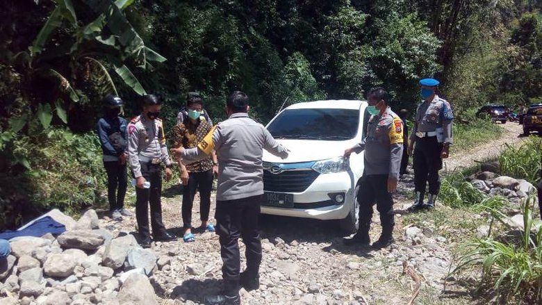 Dari Malang ke Surabaya, Pengendara Mobil Ini Tersesat di Pacet