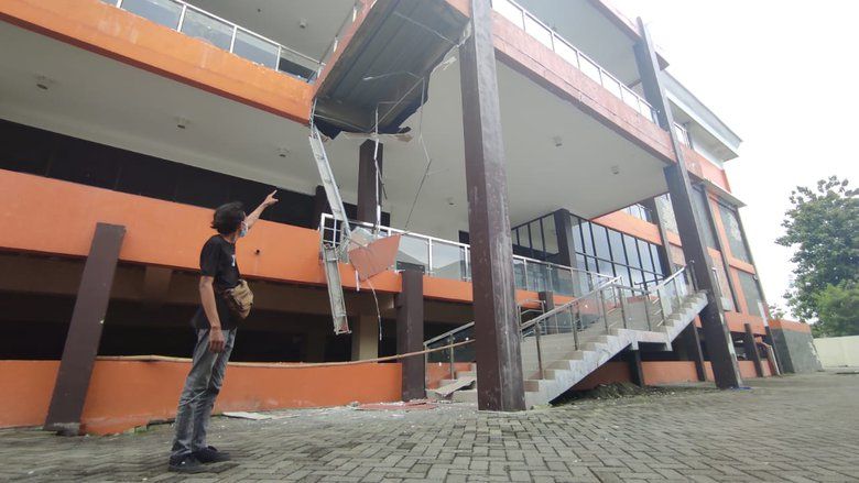 Atap Plafon Mal Pelayanan Publik GMSC Mojokerto Kembali Runtuh
&nbsp;