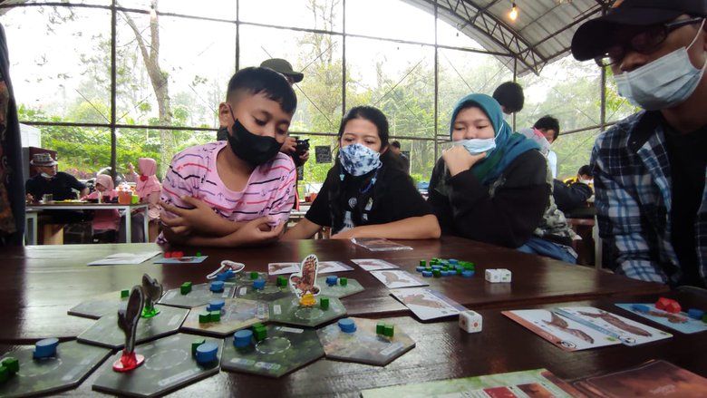 Komunitas Elang Indonesia Kenalkan Karakter Elang Jawa lewat Permainan