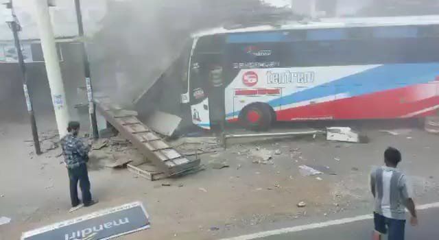 Lagi, Bus Alami Rem Blong Lalu Tabrak Pemotor di Jalur Lintas Selatan Probolinggo
