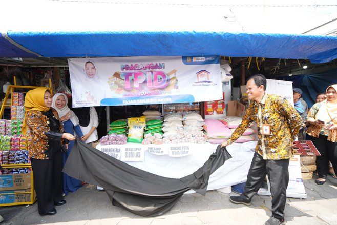 Kendalikan Inflasi, Ning Ita Meresmikan Pracangan TPID di Lima Kelurahan di Kota Mojokerto