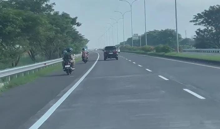 Dua Pemotor Salah Masuk Tol Penompo Mojokerto, Ini Penampakannya