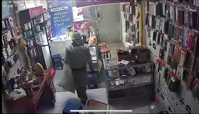 Toko Asesoris HP di Mojokerto Dibobol Maling