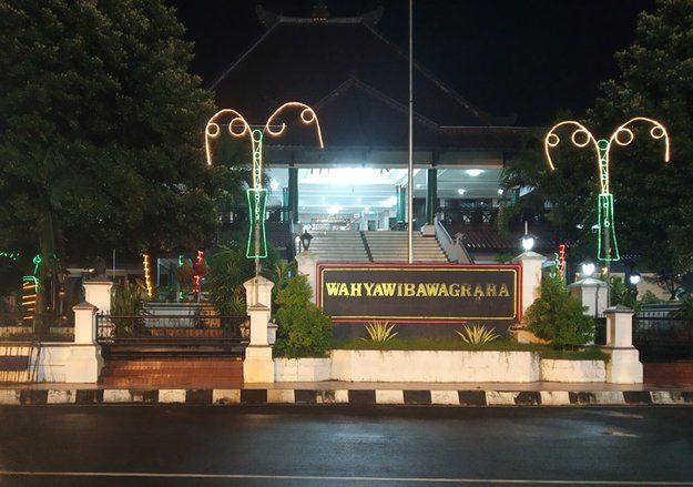 BPK Gagal Buka Gudang Bantuan Covid-19 di Rumah Dinas Bupati Jember