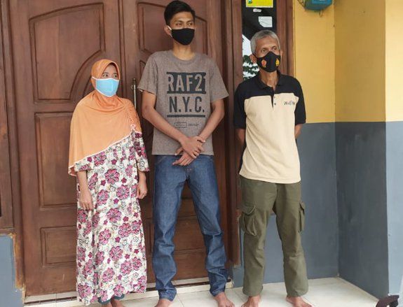 Pemuda di Probolinggo Memiliki Tinggi Tubuh Dua Meter