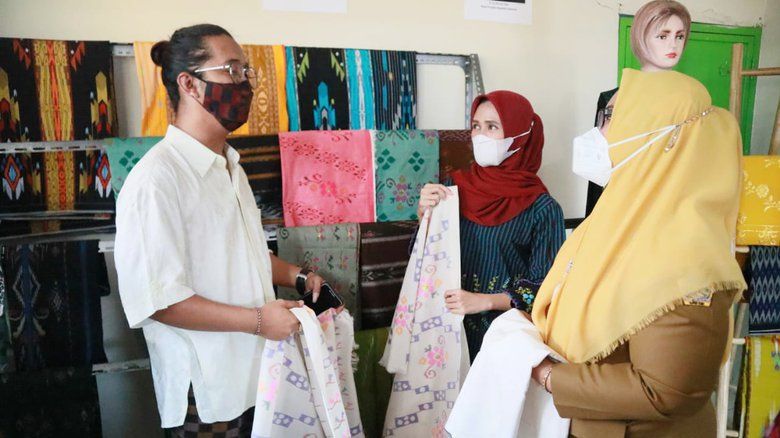 UMKM Sarung Tenun Desa Wedani Gresik Ekspor ke Timur Tengah, Asia, dan Afrika