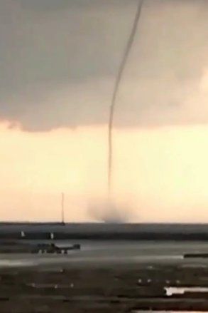 Warga Rekam Fenomena <em>Waterspout</em> di Perairan Probolinggo&nbsp;