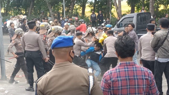 Demo Tolak RKUHP di Probolinggo Berlangsung Ricuh, Beberapa Provokator Diamankan