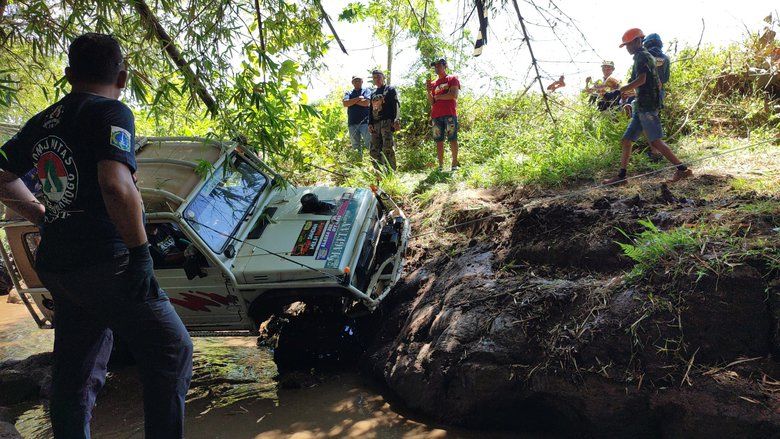 108 <em>Offroader</em> Susuri Sungai hingga Pegunungan di Ponorogo&nbsp;