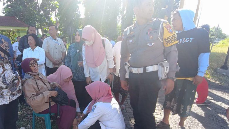 Kepala Sekolah Dasar di Probolinggo Terserempet Kereta Api, Korban Terpental 8 Meter