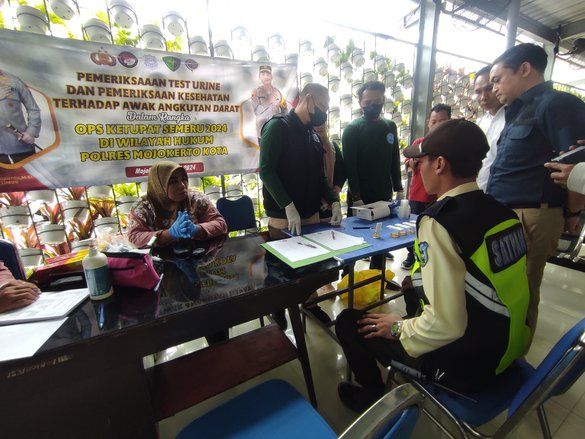 Layani Mudik, Masinis dan Awak Kereta Api Jalani Tes Urine