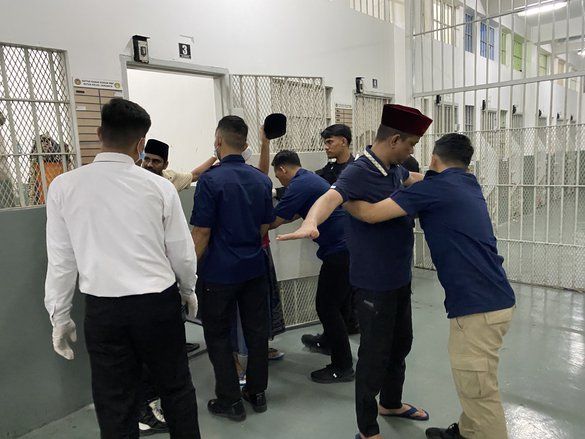 Kakanwil Ditjenpas Jatim Pimpin Razia di Rutan Kelas I Surabaya