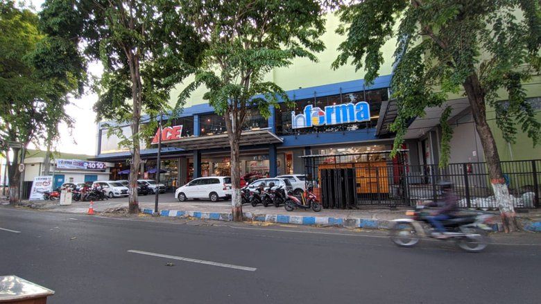 Tiga Toko&nbsp;Dibawah Satu Atap Perusahaan PT&nbsp;Home Center Indonesia Ditutup