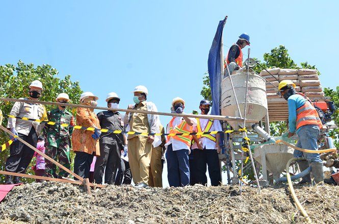 Pembangunan Tanggul&nbsp;Penanganan Banjir Langganan Kali Lamong Gresik Mulai Dikerjakan