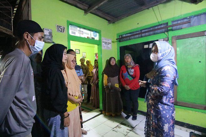 Ning Ita Takziyah ke Rumah Duka Anak Penderita Leukimia