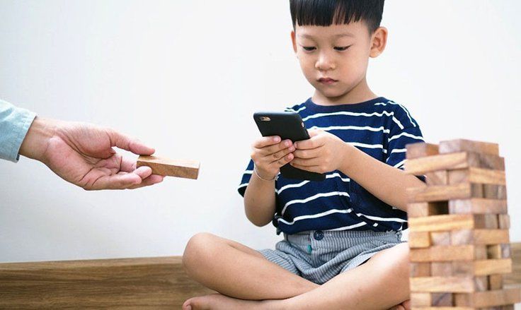 Anak Ingin Bermain Gadget, Lebih Baik Bunda Lakukan Ini