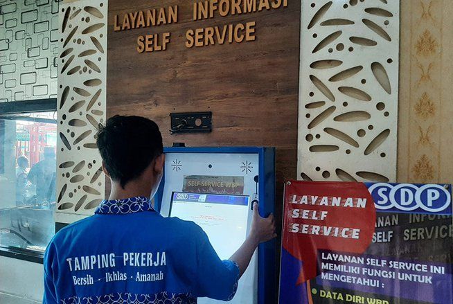 Terus Berinovasi,&nbsp;Lewat Anjungan Mandiri, WBP Lapas Sidoarjo Bisa Tahu Kapan Bebas