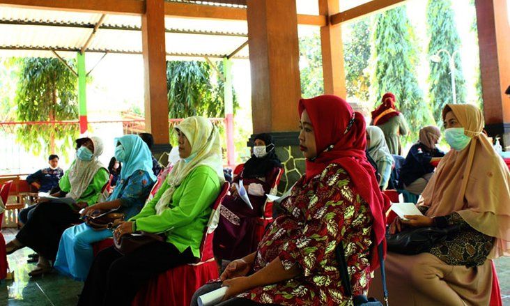 Himaprodi Manajemen UHW Perbanas Bantu Dongkrak Perekonomian Desa Lewat Rumah Bisnis Cerme