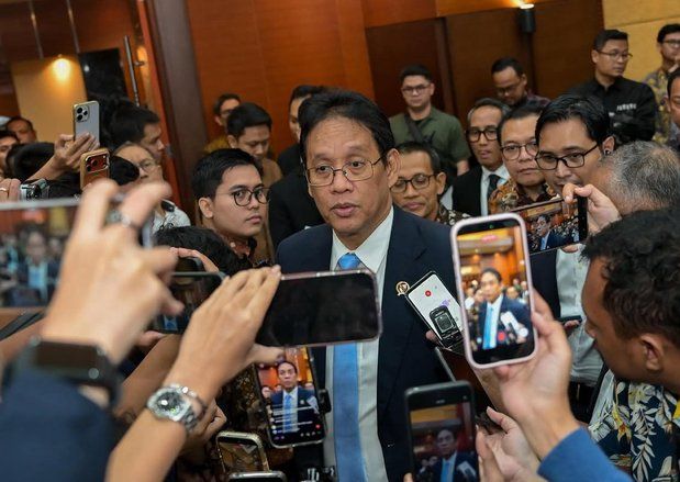 Purbaya Buka Opsi Pangkas Anggaran TNI dan Polri