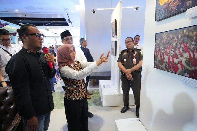 Jurnalis Mojokerto Raya Pamerkan Karya Foto dan Lukisan